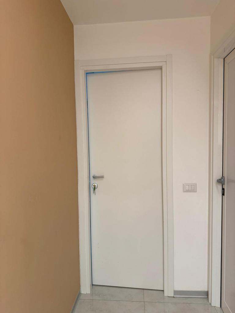 43437